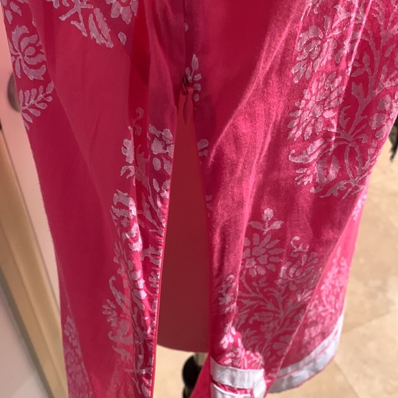 TUNICLOVE. Pink & white floral print Tunic. White trim. Long sleeves. V-… - Picture 5 of 11